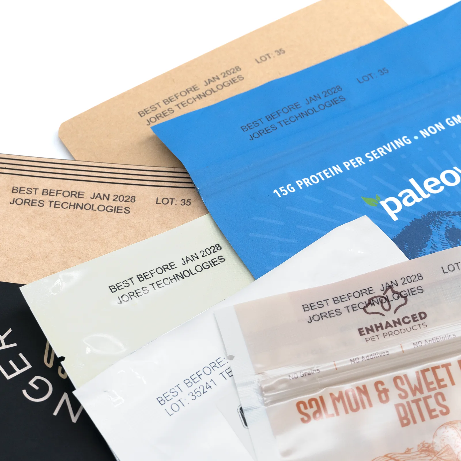 Bolsas selladas e impresas con una selladora continua de banda digital con codificador de inyección de tinta térmica