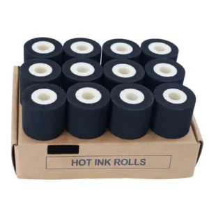 Paquete de 12 rollos de tinta caliente negra de 32 mm colocados sobre su caja original de cartón
