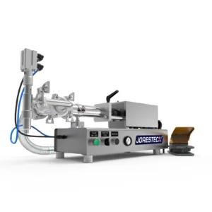Máquina de llenado por pistón de baja viscosidad para mostrador de JORES TECHNOLOGIES®. El llenador por pistón está fabricado en acero inoxidable y hay un pedal amarillo y gris apoyado al costado.