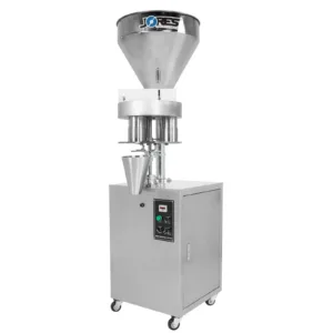 Llenadora volumétrica semiautomática JORES TECHNOLOGIES® de acero inoxidable para productos granulares de flujo libre de 1000 ml en vista diagonal sobre fondo blanco