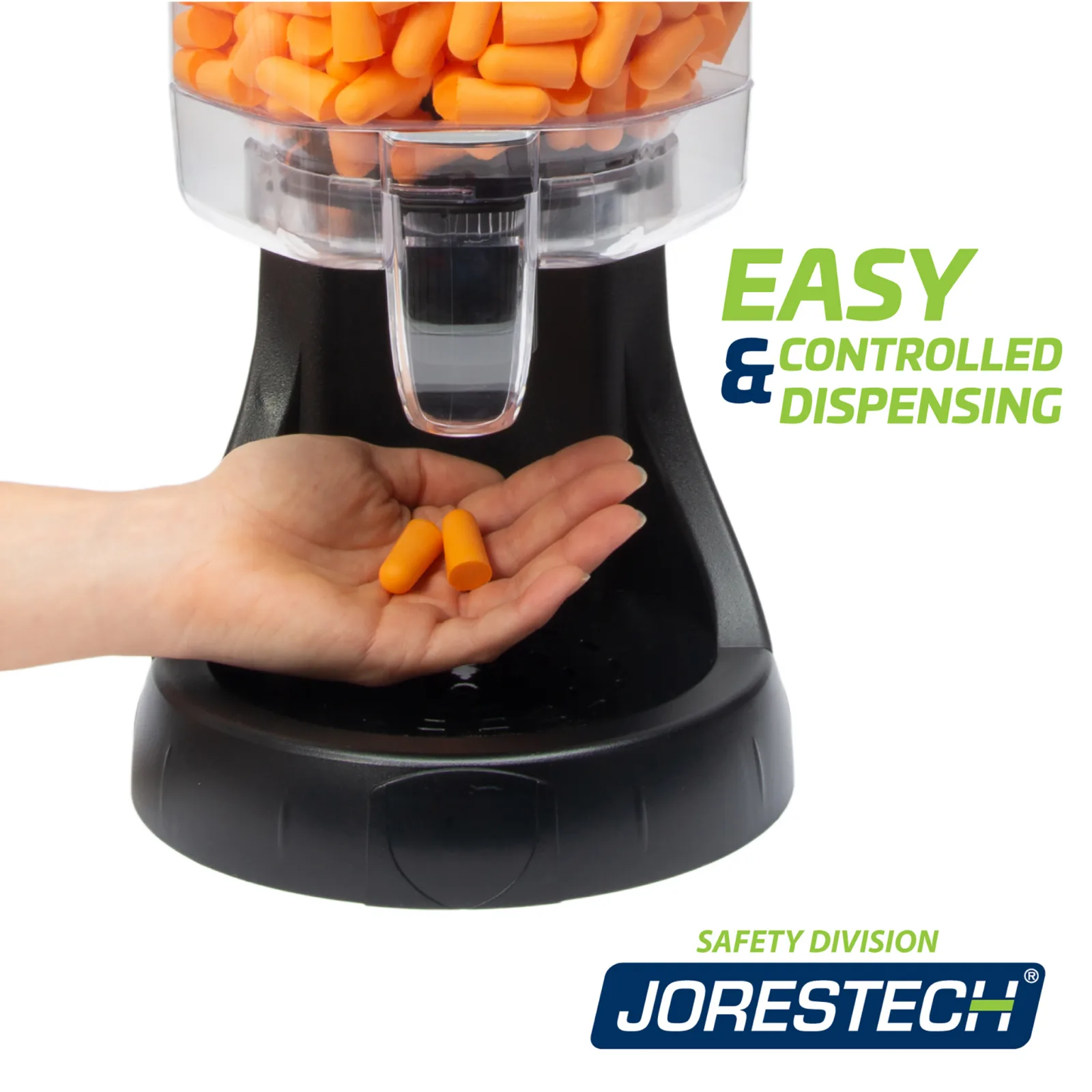 Vista de cerca que muestra la mano de una persona colocada debajo del dispensador de tapones para oídos JORESTECH mientras recoge un par de tapones. El texto dice: Dosificación fácil y controlada. JORESTECH safety division.